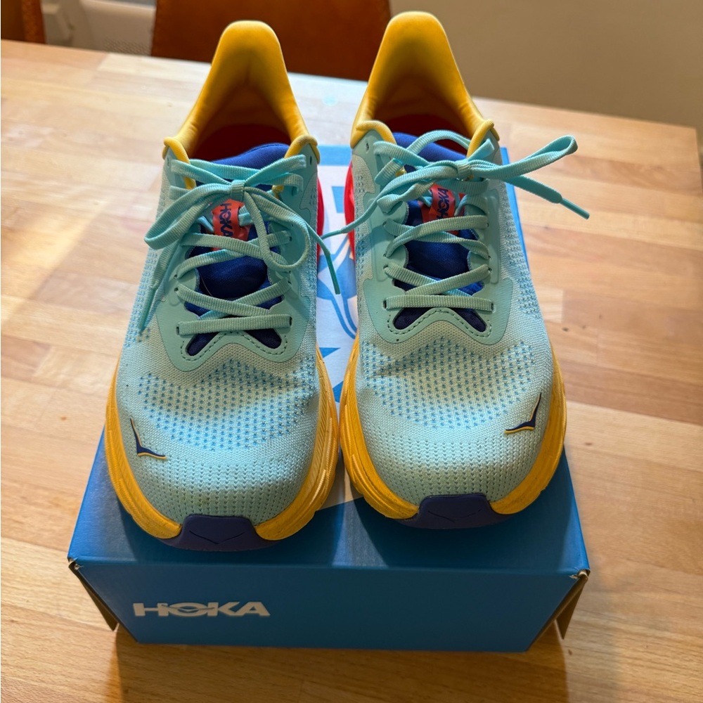 Hoka Arahi 7 Running Shoes in Light Blue and Yellow size 9.5
